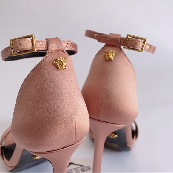 ⭕️ 🆂🅾︎🅻🅳 VERSACE Heels Sandals Satin Beige - Picture 7 of 11
